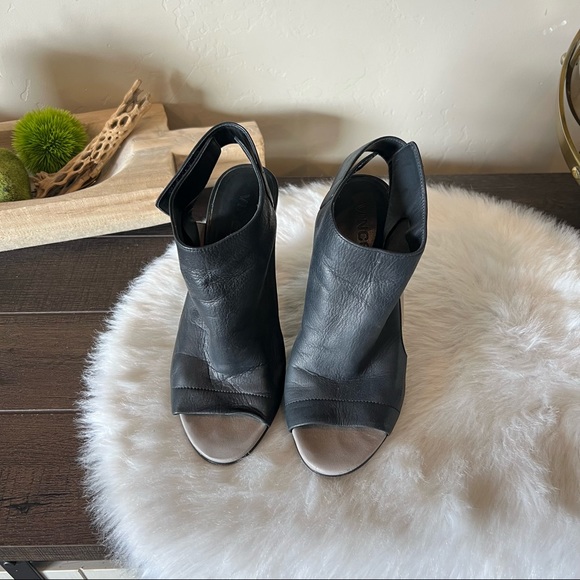 Vince leather made in Italy heels - Picture 2 of 6